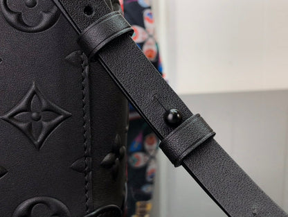 Bolsa Estruturada Couro Padrão Monograma Geométrico Preto Tamanho XS