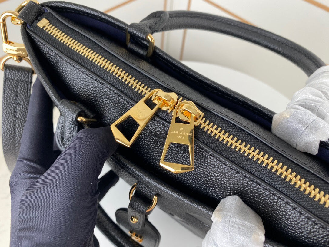 Bolsa Satchel Couro Estruturada Marrom Placa Triangular