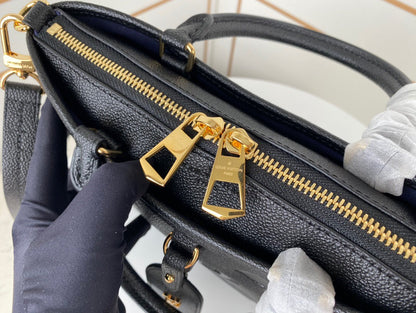 Bolsa Satchel Couro Estruturada Marrom Placa Triangular