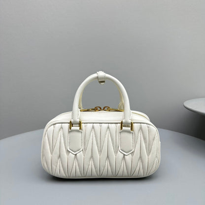 Bolsa Satchel Couro Nappa Acolchoada Bege