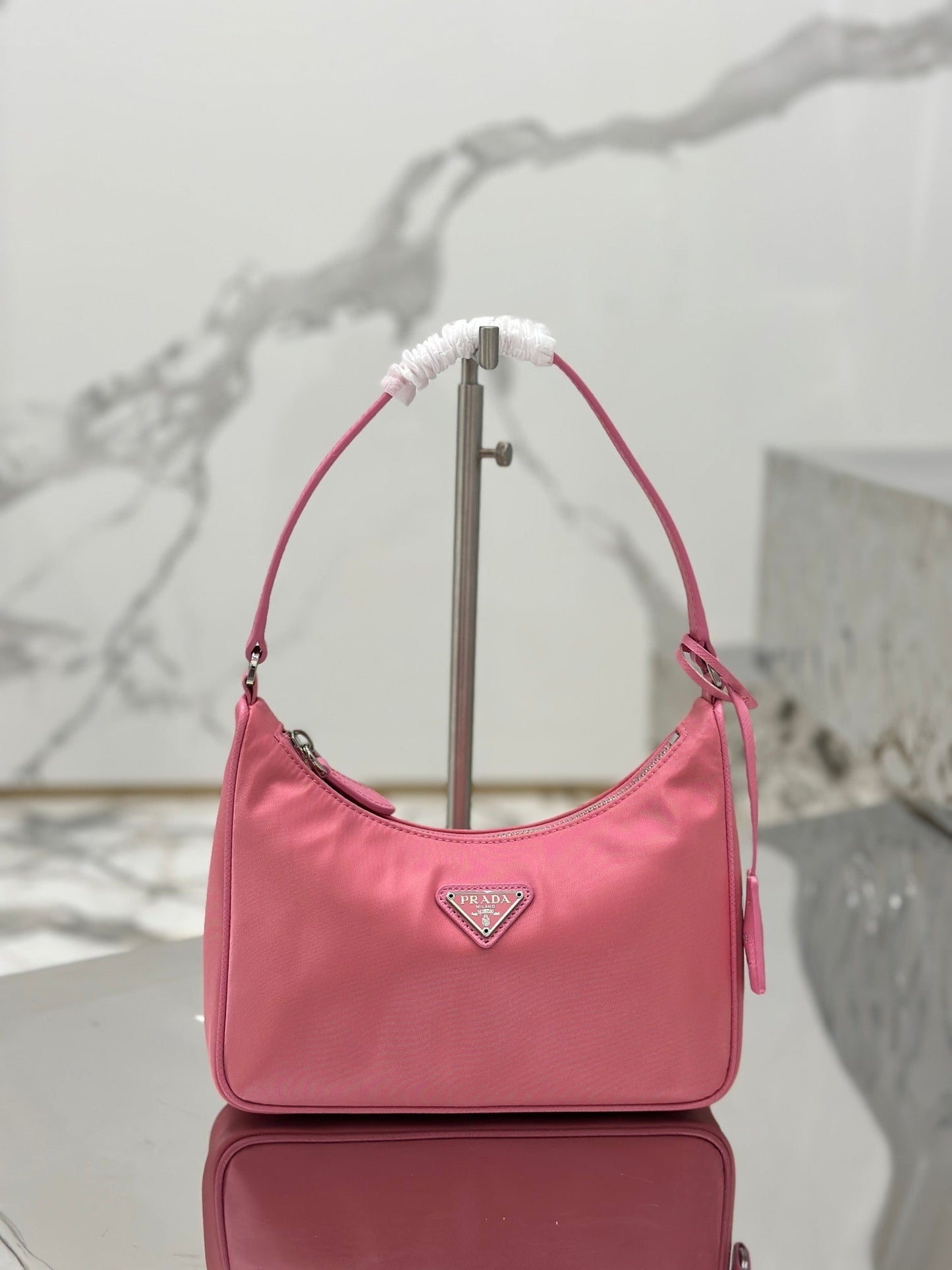 Bolsa Satchel Nylon Mini Placa Triangular