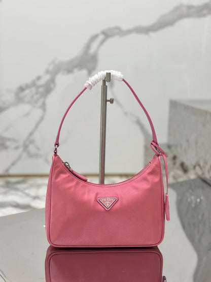 Bolsa Satchel Nylon Mini Placa Triangular