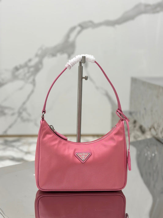Bolsa Satchel Nylon Mini Placa Triangular