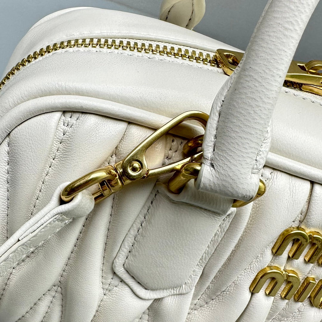Bolsa Satchel Couro Nappa Acolchoada Bege