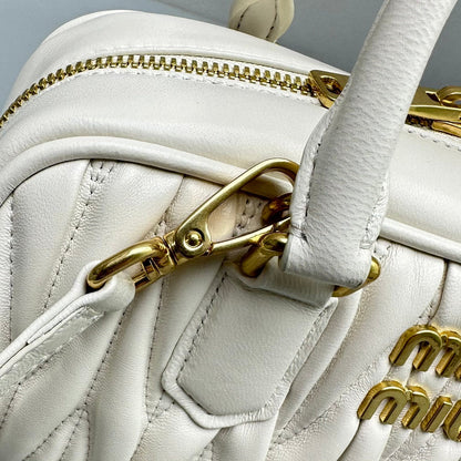 Bolsa Satchel Couro Nappa Acolchoada Bege
