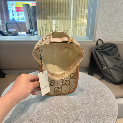 Boné Algodão com Letras Entrelaçadas