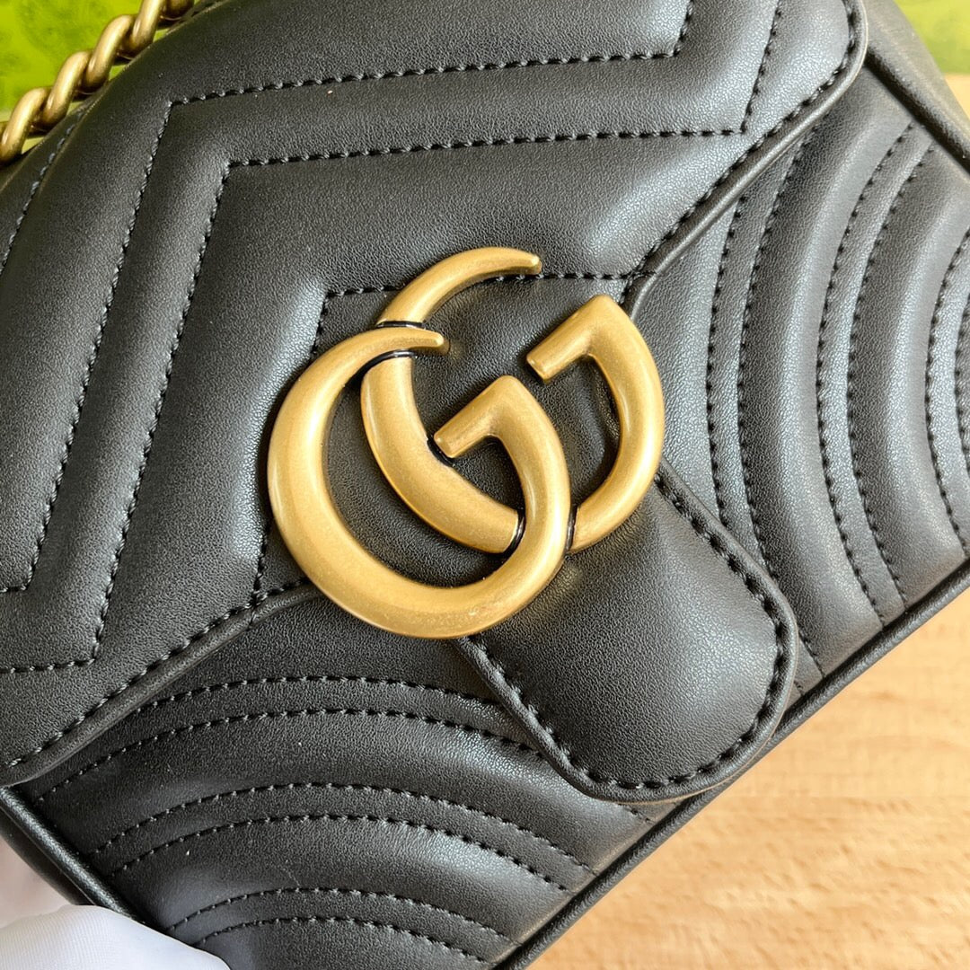 Bolsa Pequena Couro Preto Letras Entrelaçadas Mini