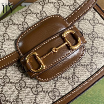 Bolsa Satchel Couro Marrom Fecho Metálico Ferradura