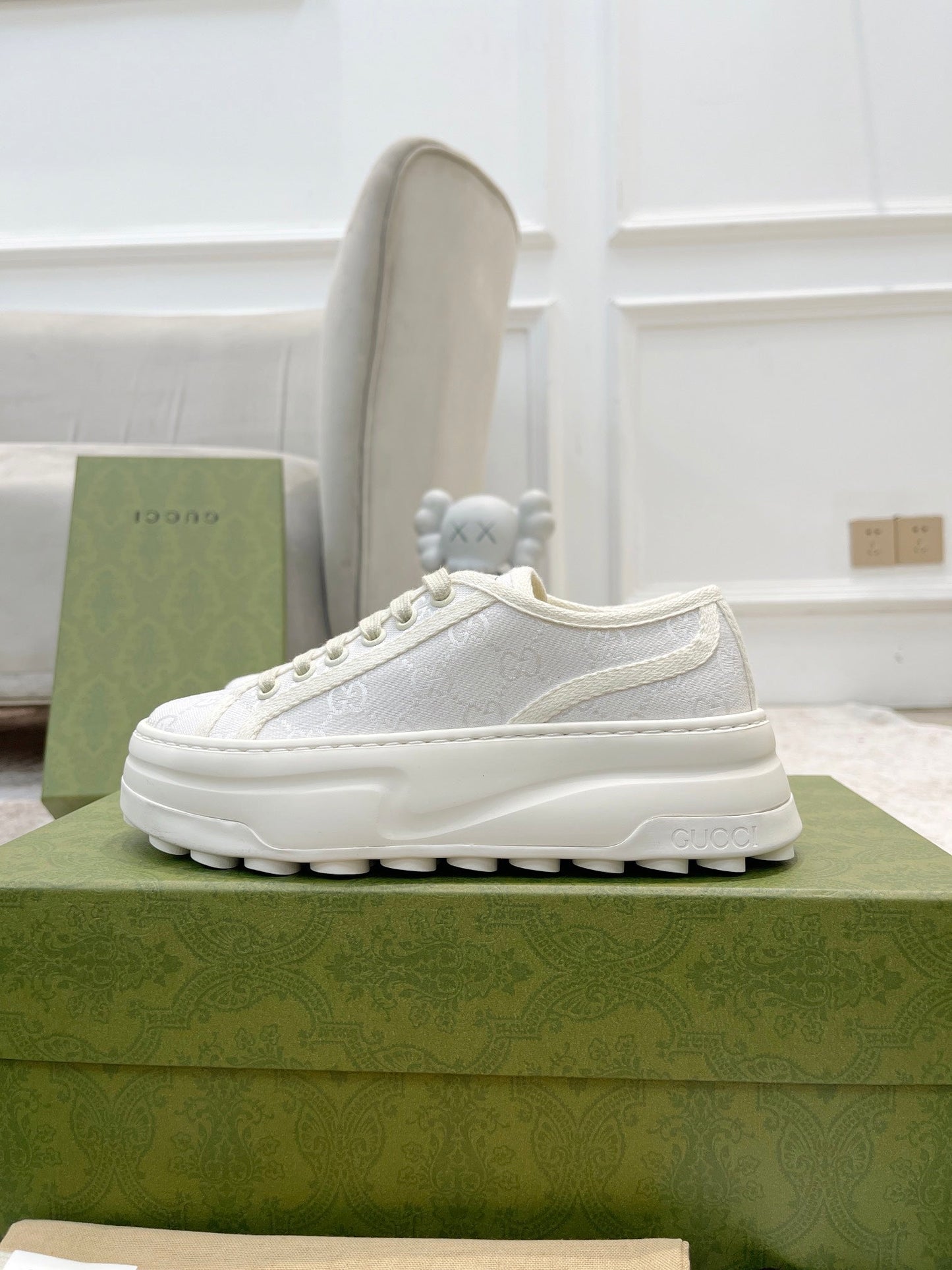 Tênis Canvas Branco Padrão Entrelaçado