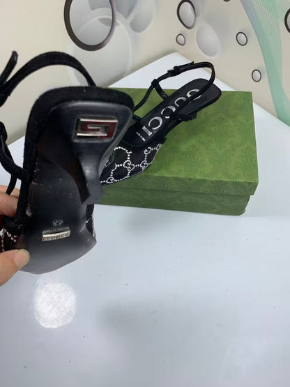 Sapatilha Slingback Couro Letras Entrelaçadas