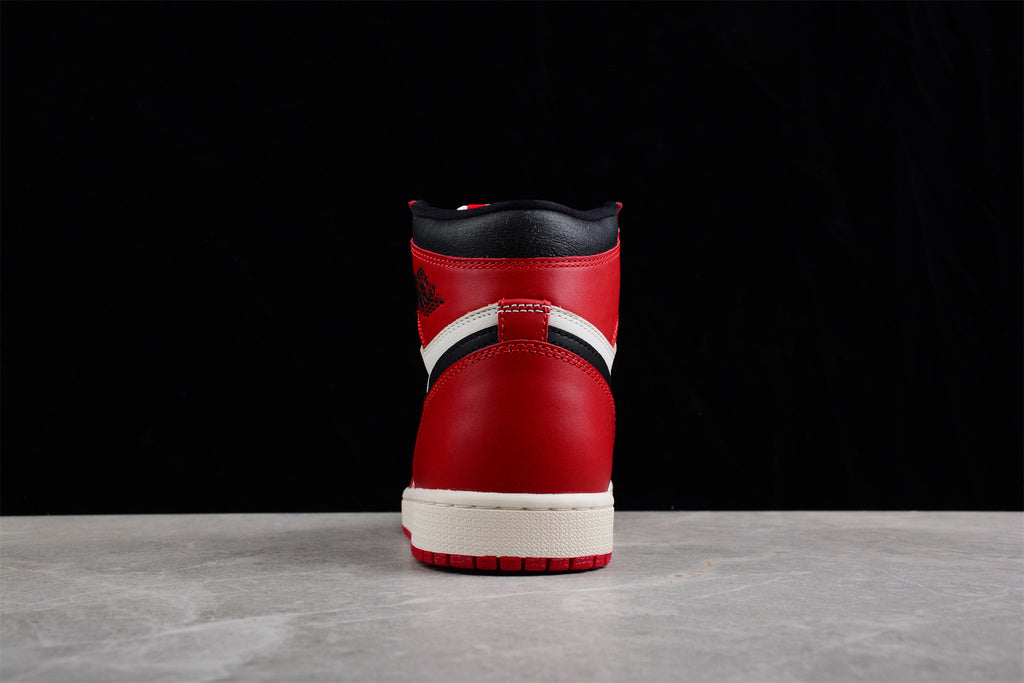 Tênis Cano Alto Basquete Couro Vermelho Preto e Branco