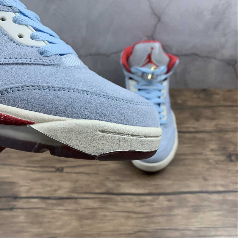 Tênis Cano Alto Basquete Azul Gelo Detalhes Metalizados
