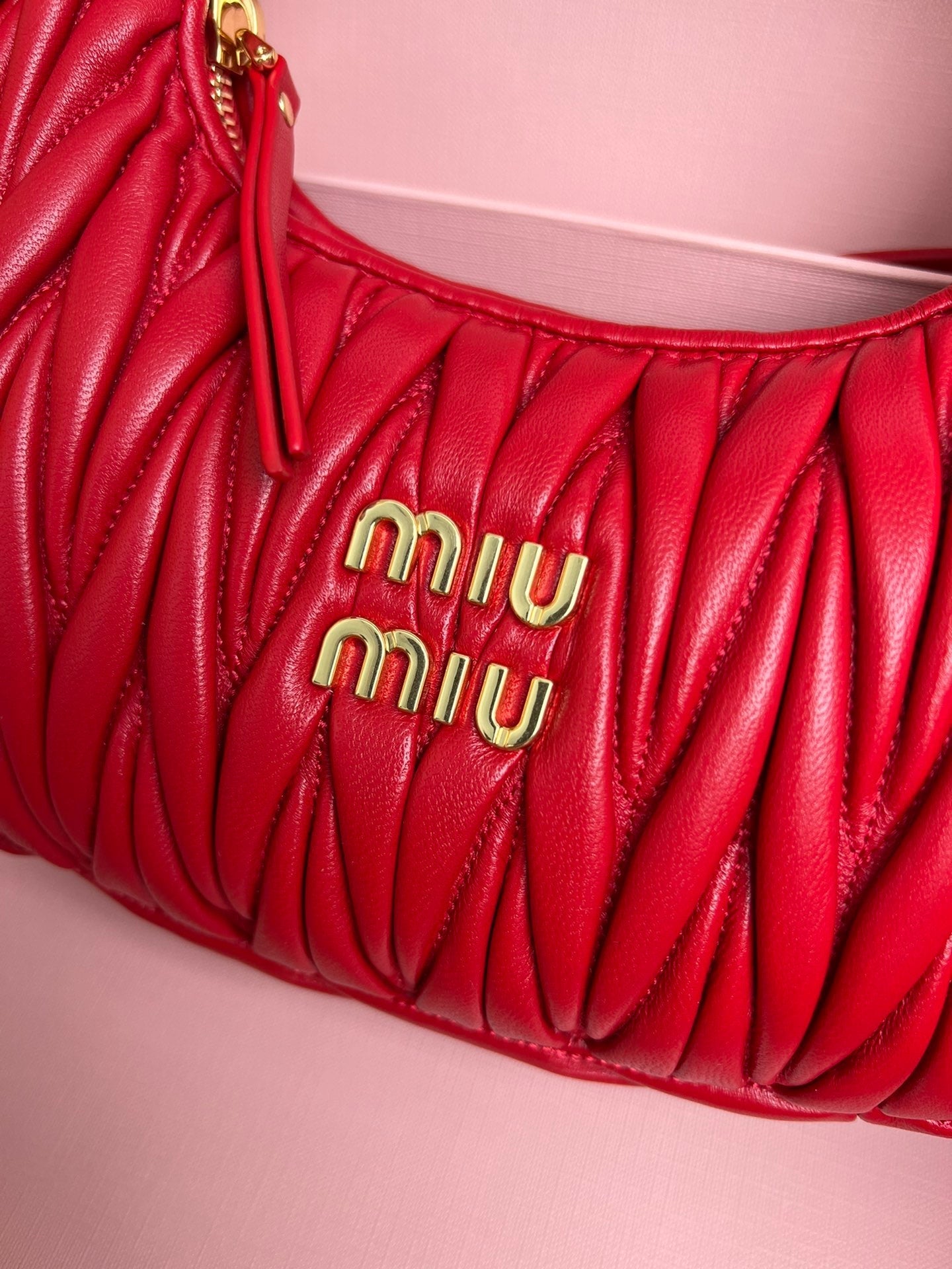 Bolsa Hobo Mini Cetim Acolchoado Vermelho