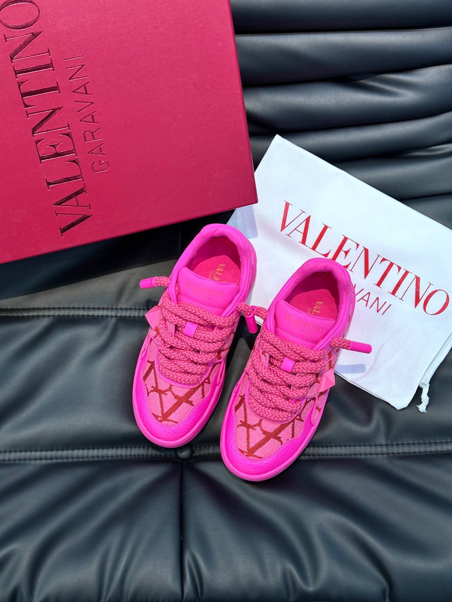 Tênis Couro Rosa Pérola Spike Frontal Prata