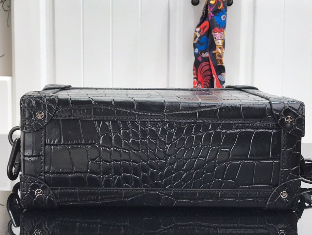 Bolsa Mini Couro Texturizado Preto Placa Frontal
