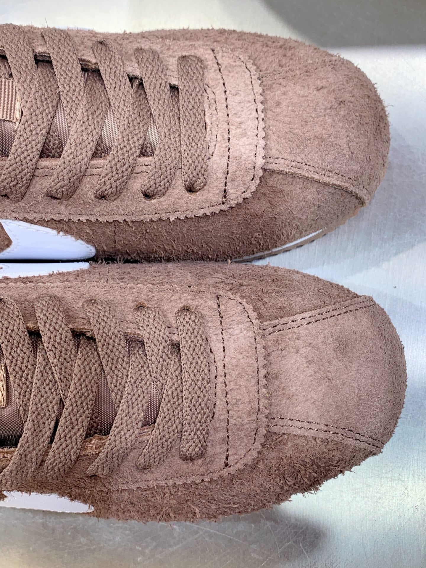 Tênis Couro Vintage Curry Detalhe Branco