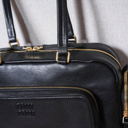 Bolsa Couro Nappa com Bolso Frontal