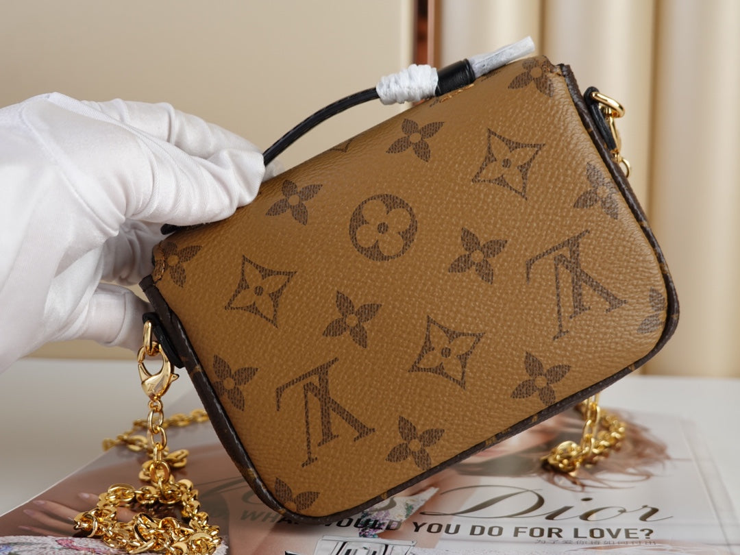 Bolsa Shoulder Lona Padrão Monograma Geométrico Marrom Pequena