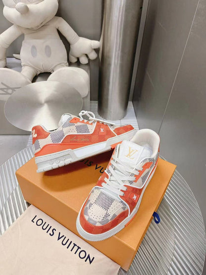 Tênis Couro Padrão Quadriculado Marrom Branco Detalhe Laranja