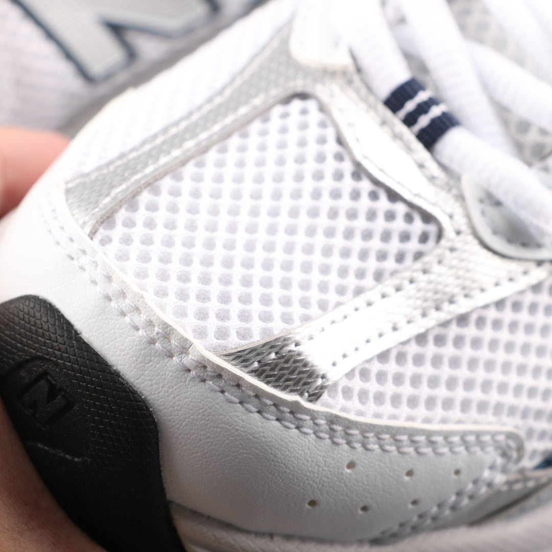 Tênis Runner Malha Branco Prata e Azul Marinho