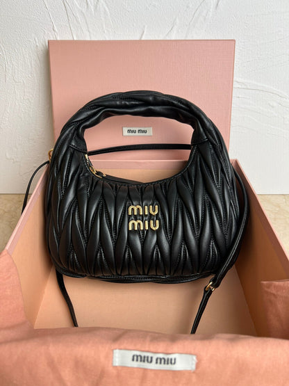 Bolsa Hobo Mini Cetim Acolchoado Preto