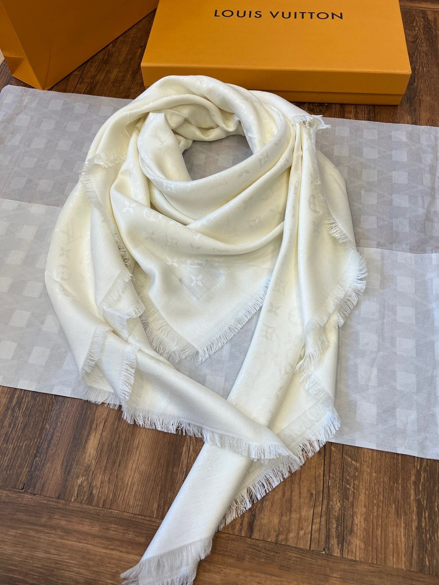 Echarpe Xale Tecido Branco Padrão Monograma Geométrico