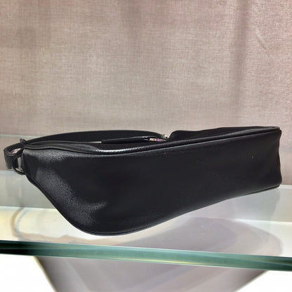 Bolsa Satchel Nylon Preto Placa Triangular Mini