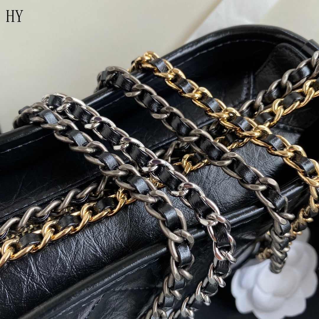 Bolsa Hobo Couro Preto Pequena com Alça Corrente
