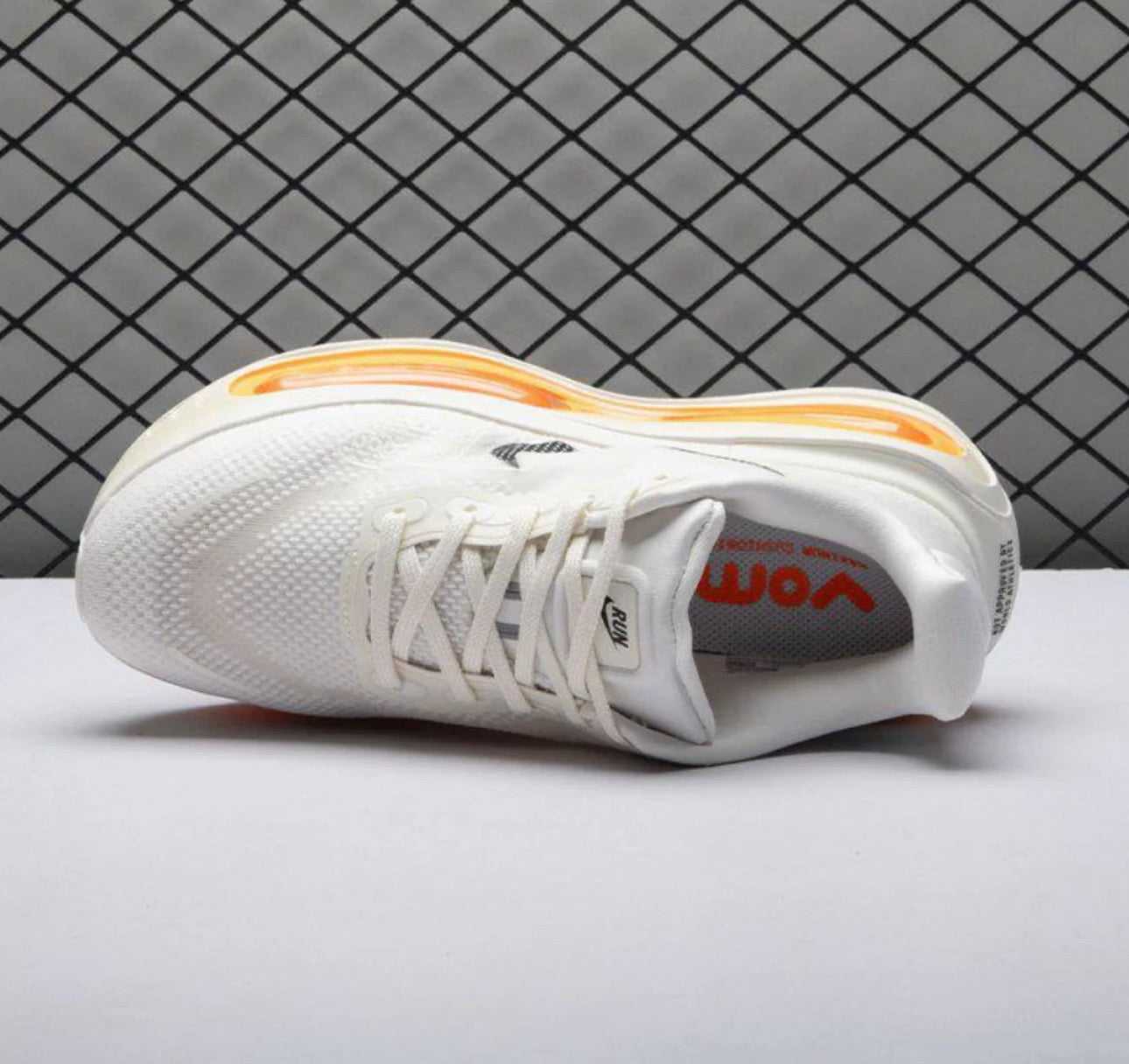 Tênis Runner Malha Bege com Detalhe Laranja