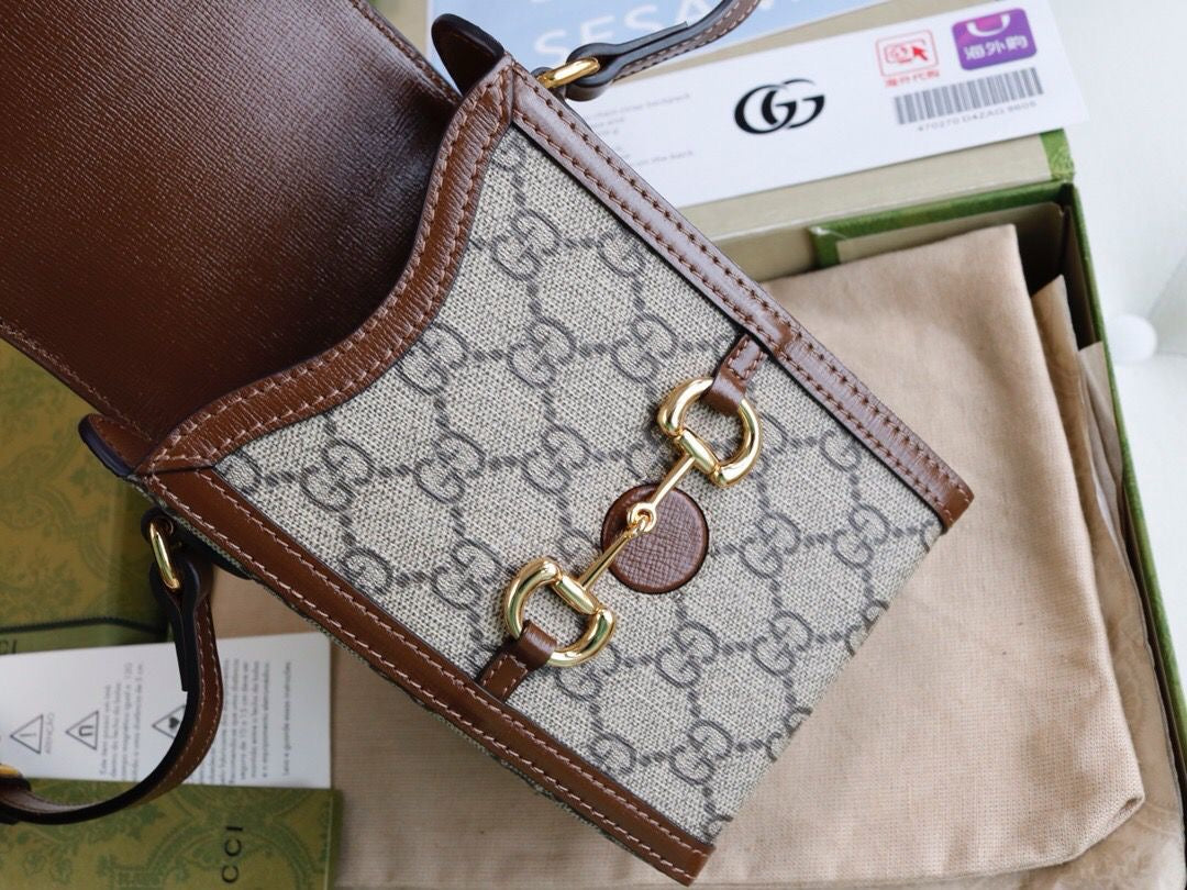 Bolsa Mini Couro Marrom com Ferragem Argola