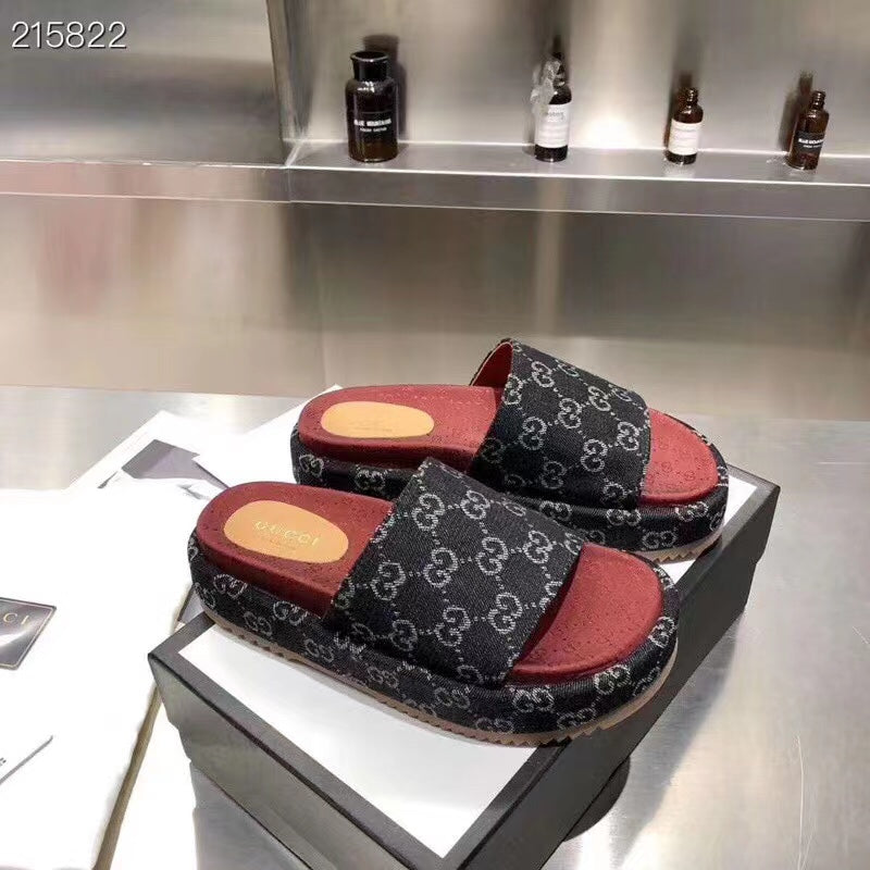 Sandália Plataforma Tecido Jacquard Preto Listra Vermelha 55mm
