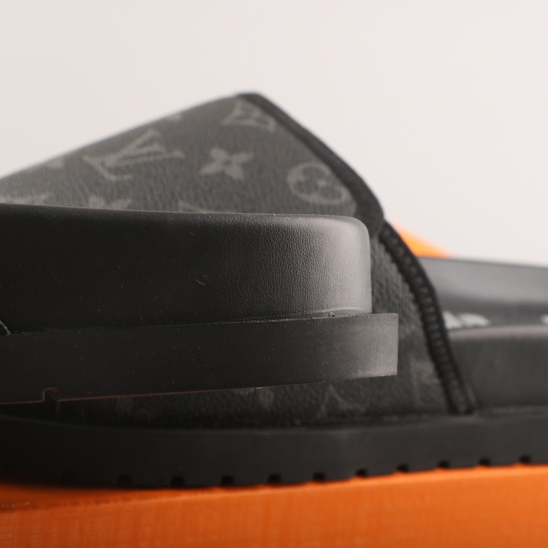 Chinelo Slide Borracha Preto Padrão Monograma