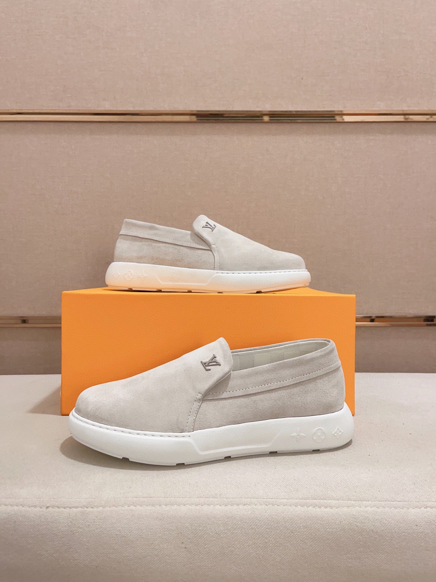 Tênis Slip-On Camurça Branco