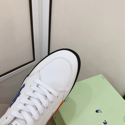 Tênis Canvas Branco Cano Baixo Detalhe Costuras