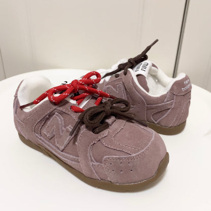 Tênis Infantil Malha Rosa Detalhes Laterais Cinza