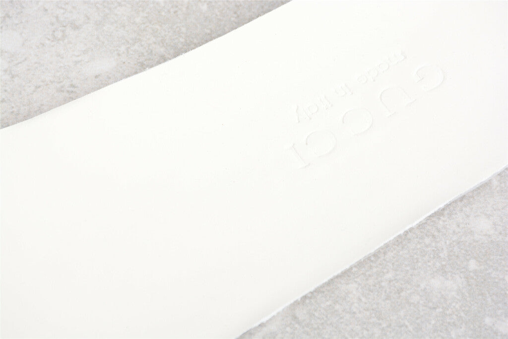 Tênis Couro Creme Detalhes Laterais Minimalista