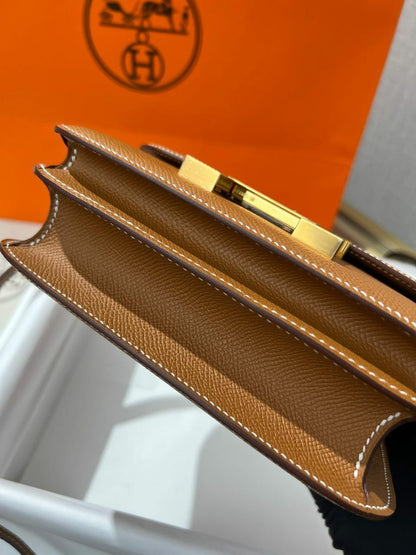 Bolsa Satchel Couro Estruturada com Fecho Frontal