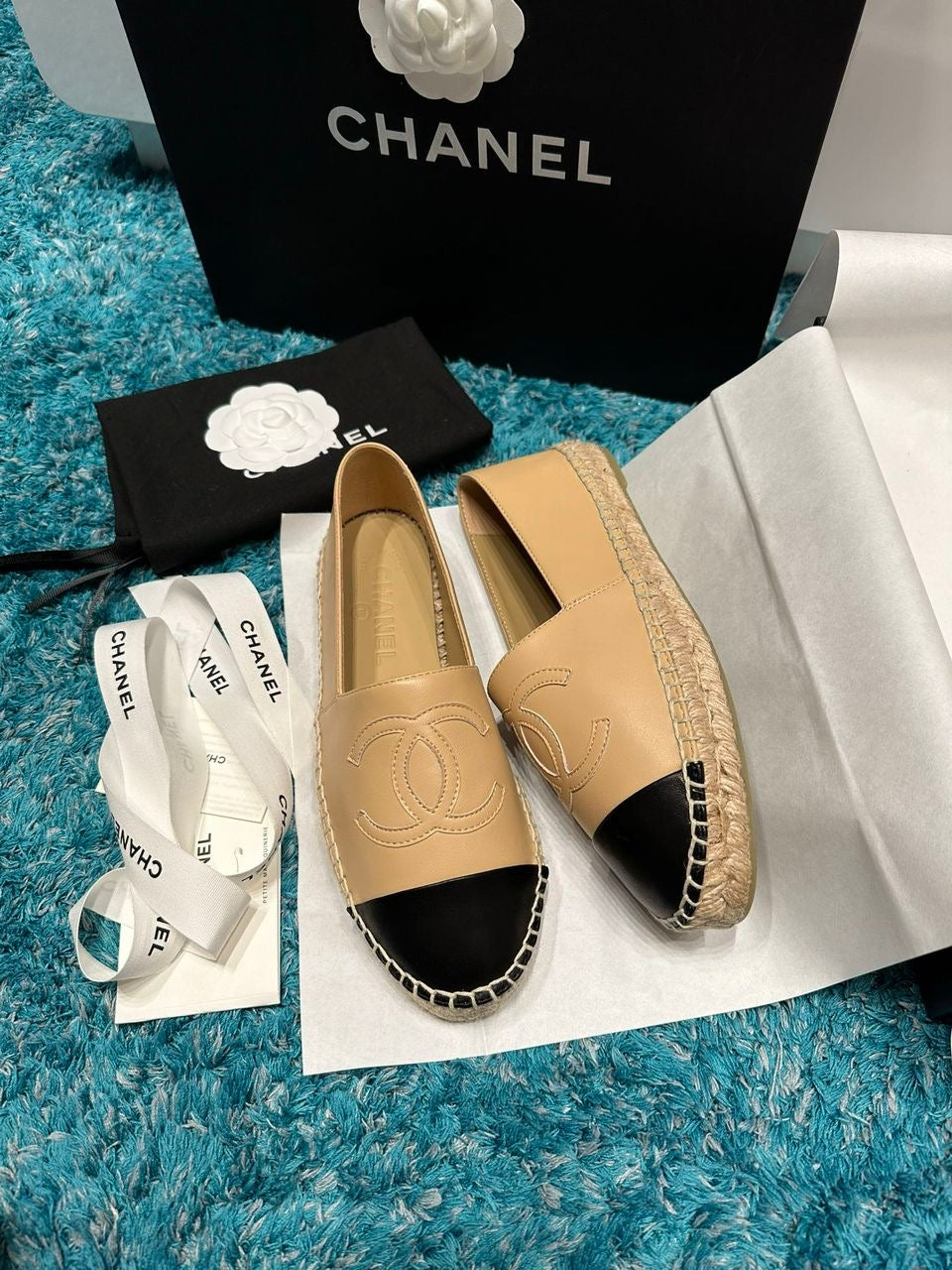 Espadrille Couro Bege e Preto Tira Trançada