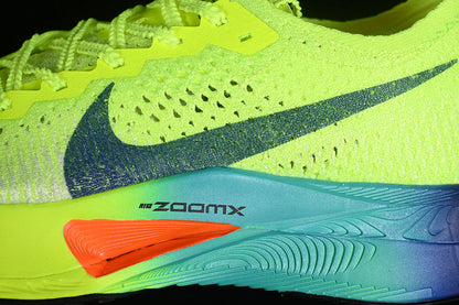 Tênis Running Malha Técnica Cinza Preto Detalhes Coloridos