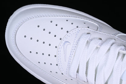 Tênis Cano Baixo Couro Branco Detalhe Swoosh Iridescente