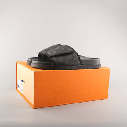Chinelo Slide Borracha Preto Padrão Monograma
