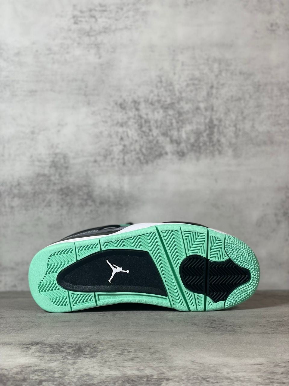 Tênis Cano Alto Basquete Verde Fluorescente Detalhe Preto