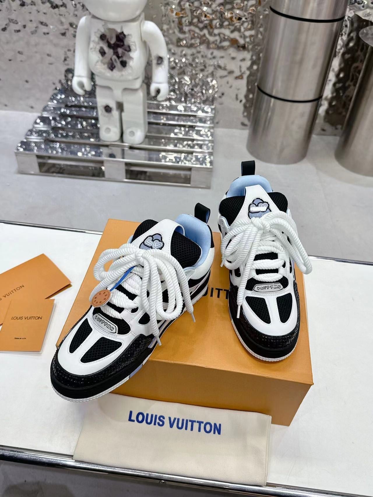 Tênis Skate Couro Branco com Detalhe Lateral