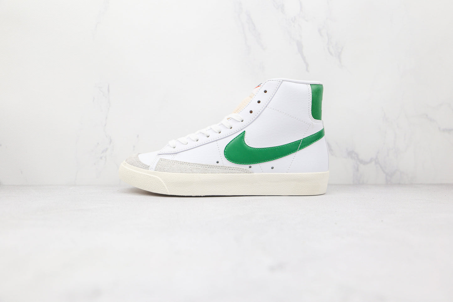 Tênis Cano Médio Couro Branco e Verde