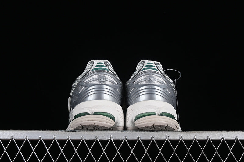 Tênis Runner Malha Silver Metálico Detalhe Cinza