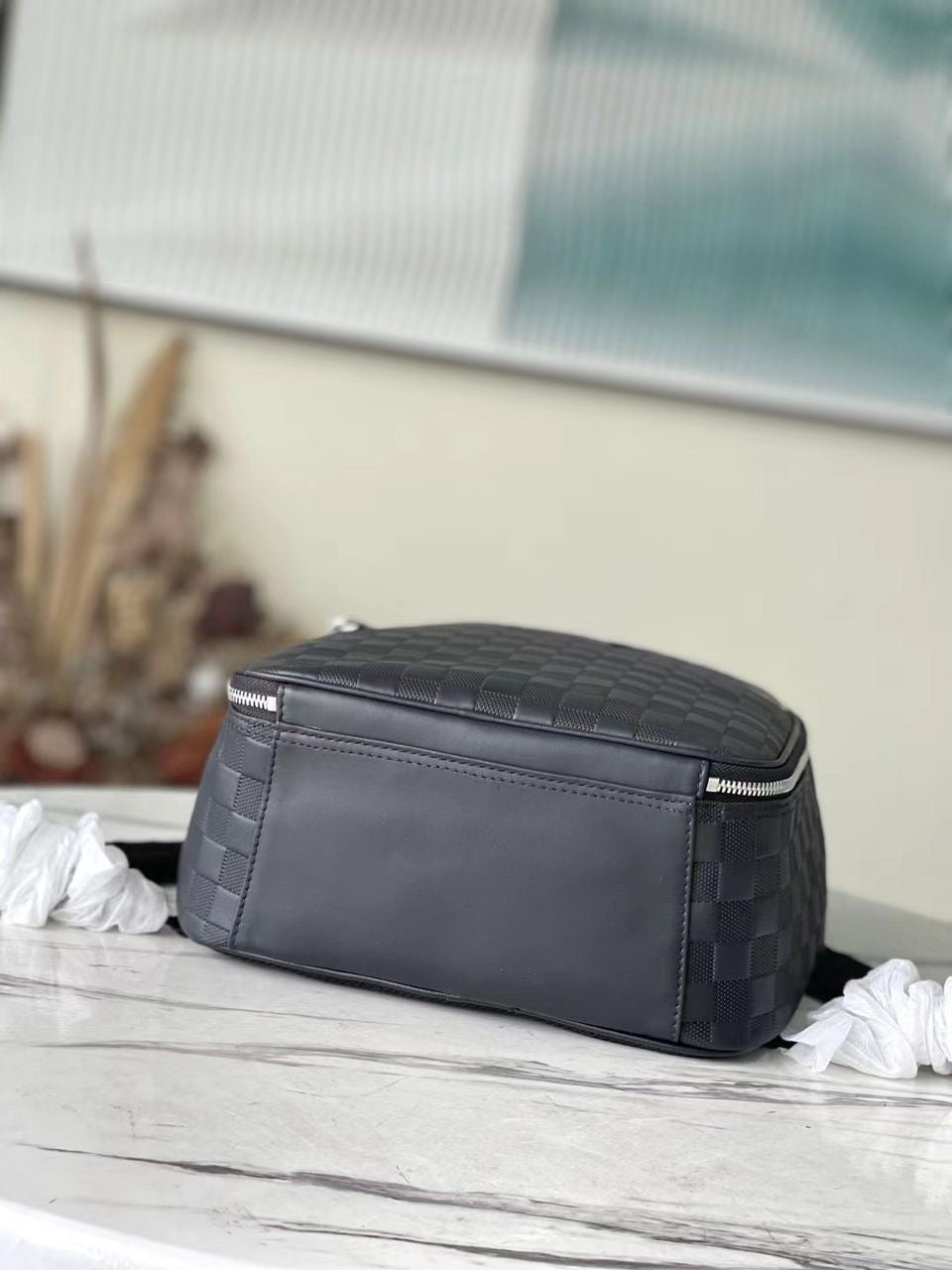 Mochila Couro Padrão Quadriculado Marrom Escuro