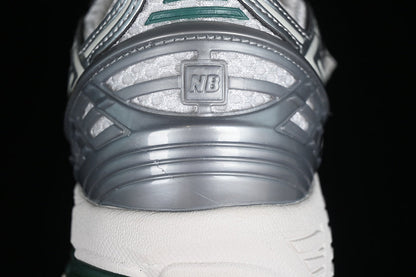 Tênis Runner Malha Silver Metálico Detalhe Cinza