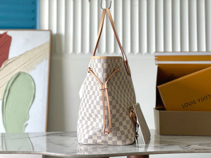 Bolsa Tote Couro Branco Padrão Monograma Geométrico Invertido MM