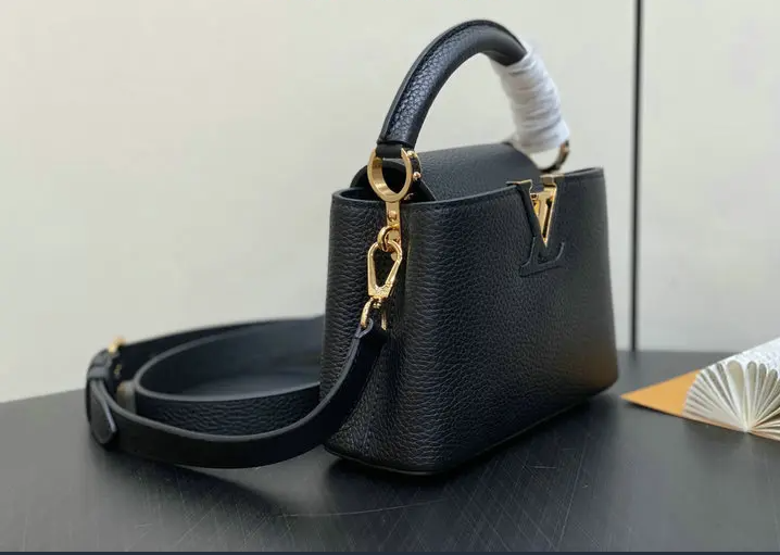 Bolsa Satchel Couro Supple Estruturada Preta Alça Superior