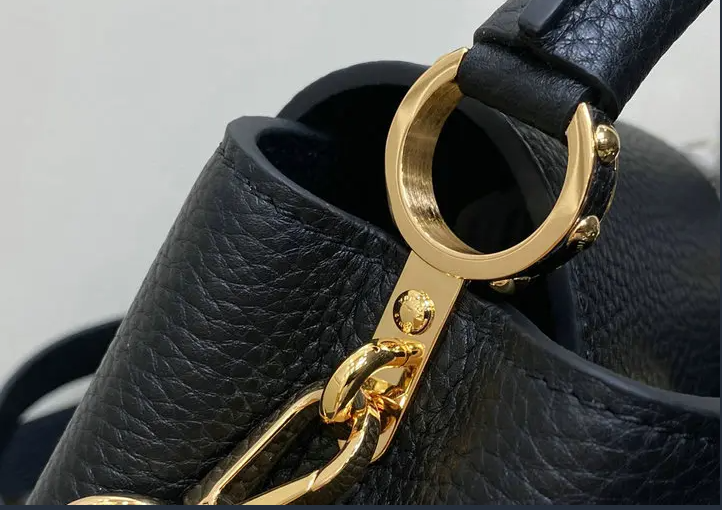 Bolsa Satchel Couro Supple Estruturada Preta Alça Superior
